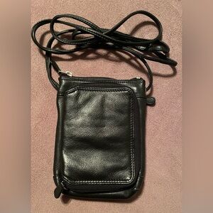 ILI New York Toronto Black Leather Crossbody Bag